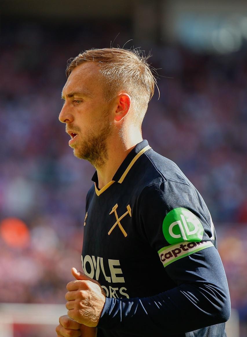 lol台服官网地址-转折点！上海海港防线松动，英超集结日攻防权衡，球迷炸锅，训练强度明显提升的简单介绍