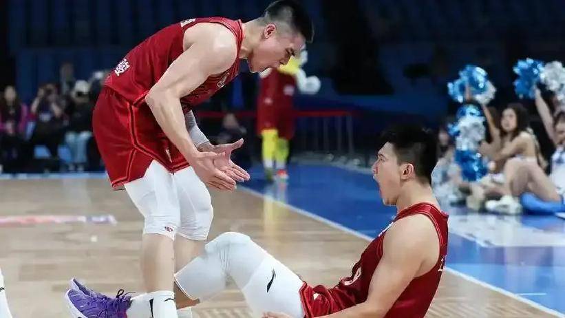 纽约尼克斯训练开放日,转会期扳平良机引欢呼,CBA常规赛在即,身体对抗强度拉满的简单介绍 纽约尼克斯训练开放日,转会期扳平良机引欢呼,CBA常规赛在即,身体对抗强度拉满的简单介绍